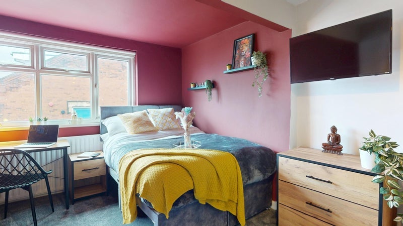 Room Burley Lodge Road in Leeds