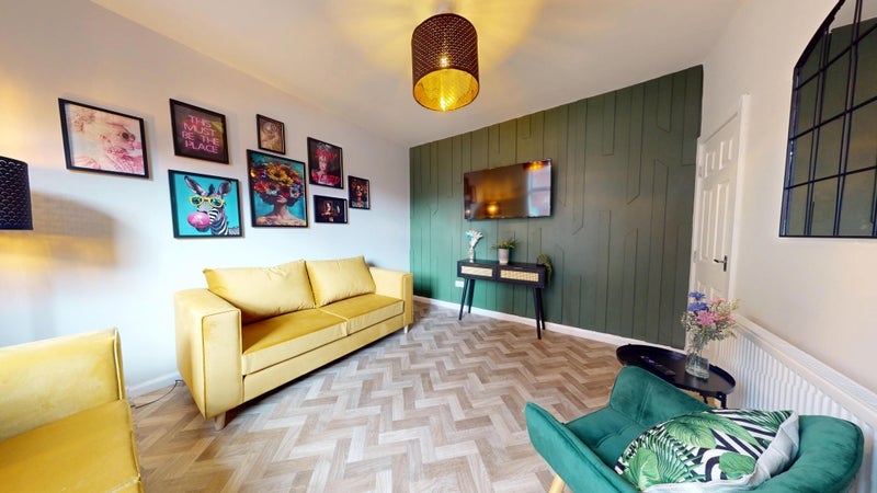 Room Burley Lodge Road in Leeds