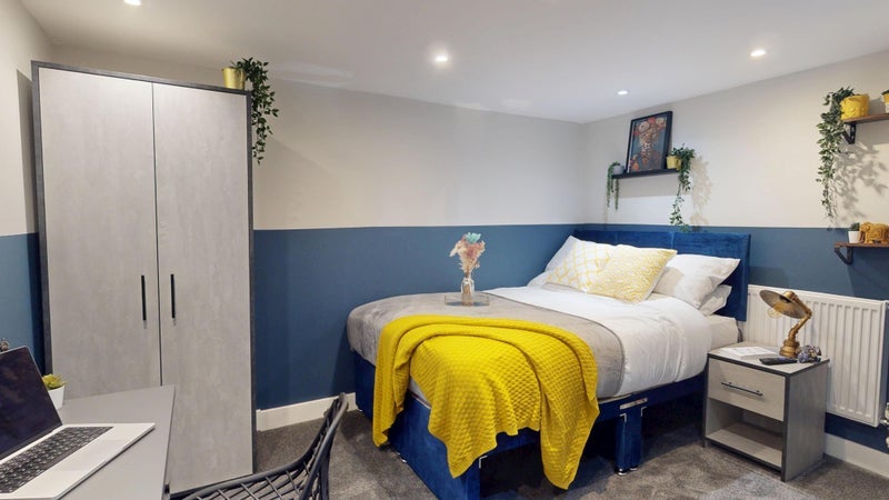 Room Burley Lodge Road in Leeds
