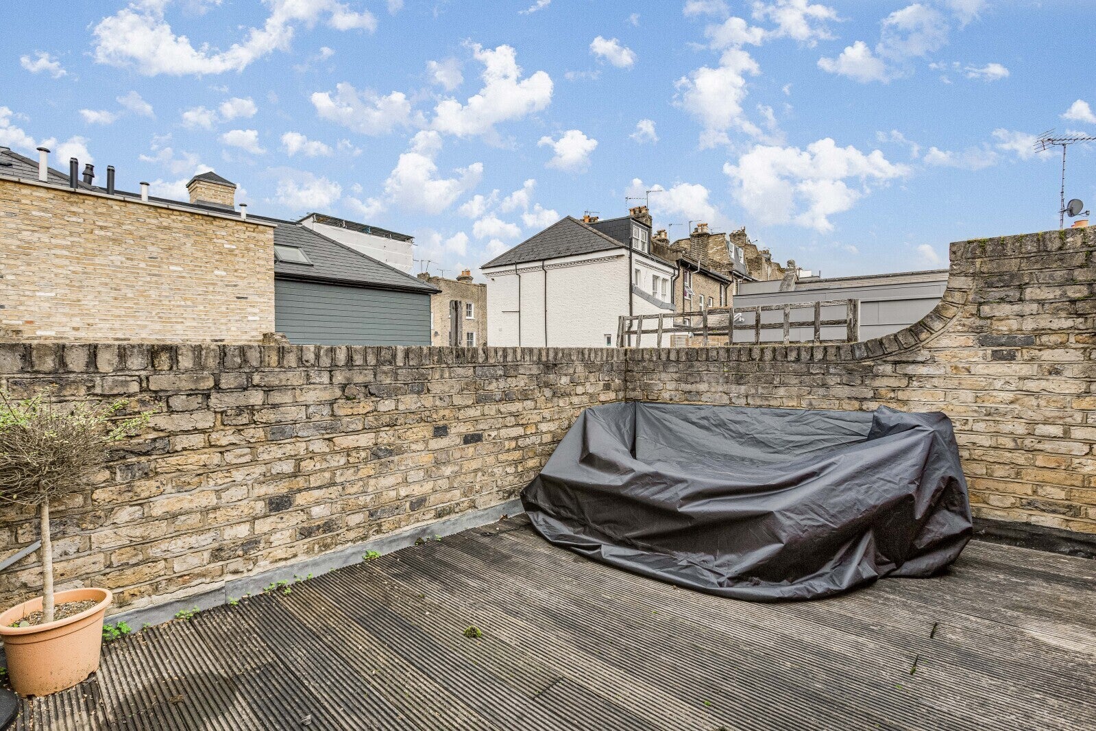 Flat Northcote Road in Greater London