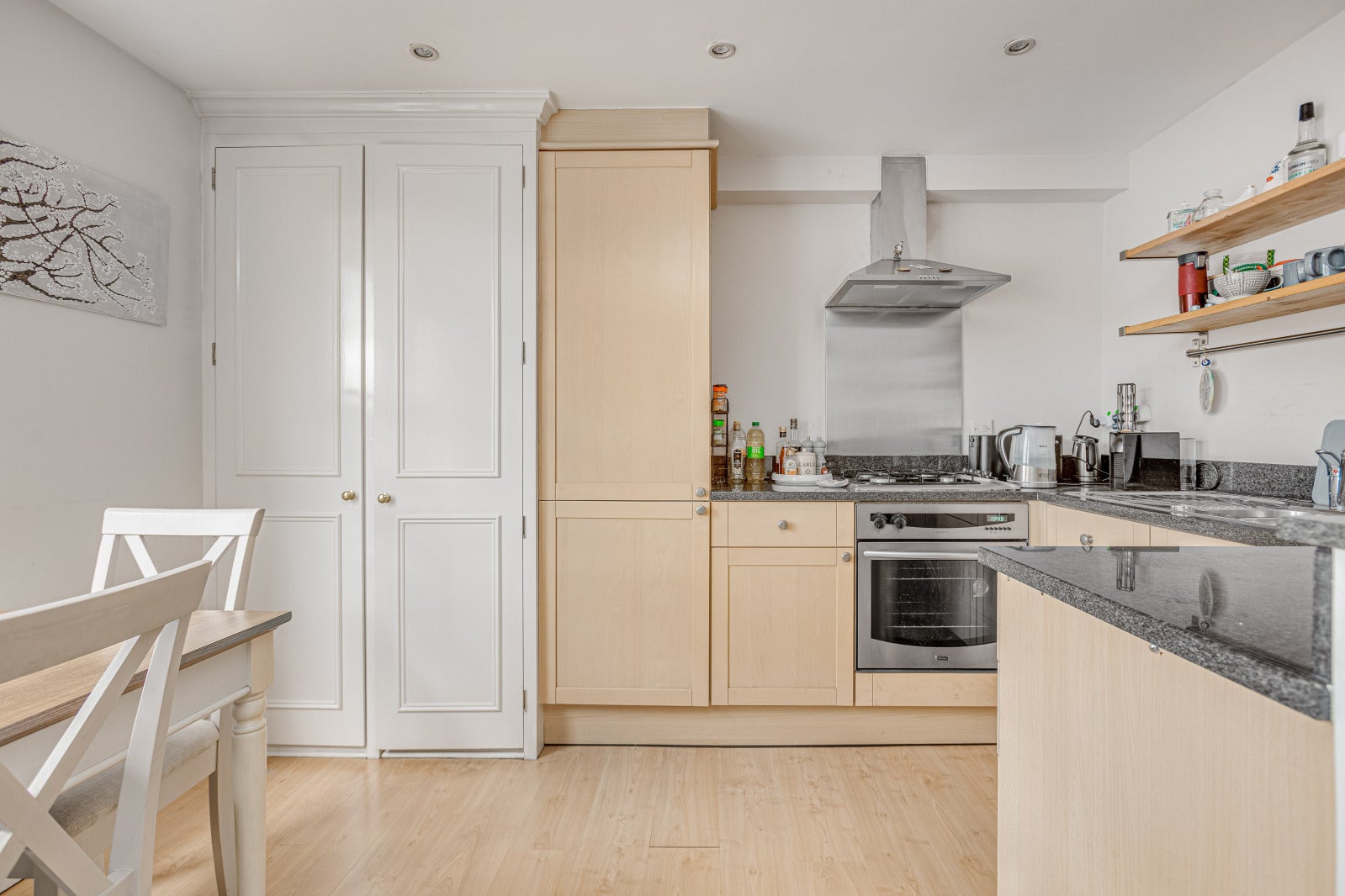 Flat Northcote Road in Greater London