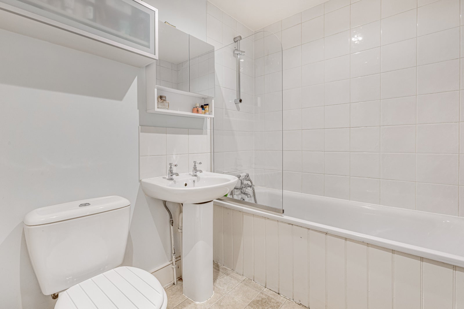 Flat Northcote Road in Greater London