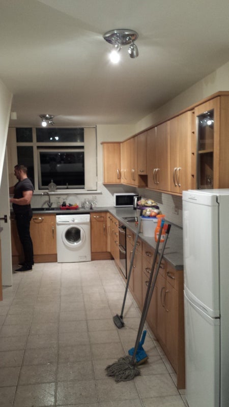 Room Half Mile Close in Leeds