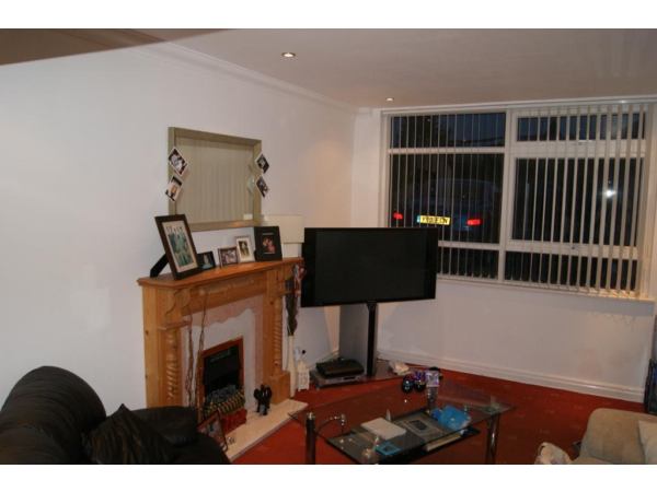 Room Half Mile Close in Leeds
