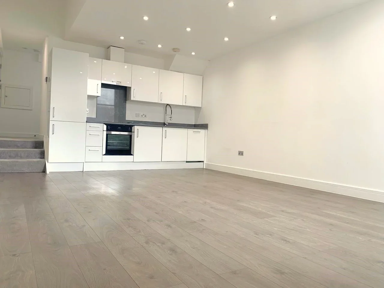 Flat Hatfield Road in Watford