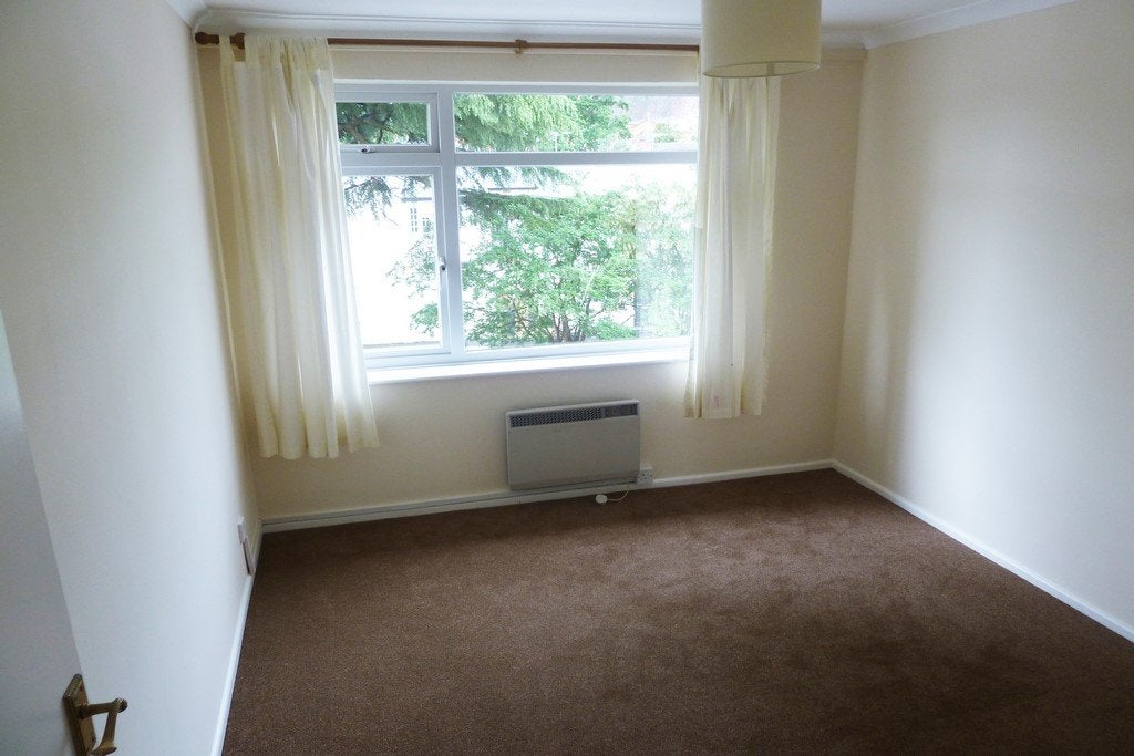 Flat Milverton Crescent West in Royal Leamington Spa