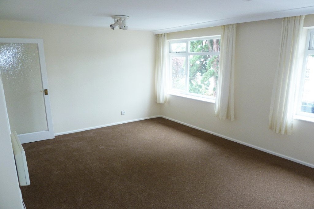 Flat Milverton Crescent West in Royal Leamington Spa
