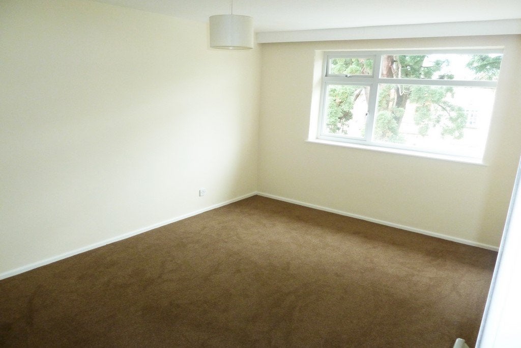 Flat Milverton Crescent West in Royal Leamington Spa