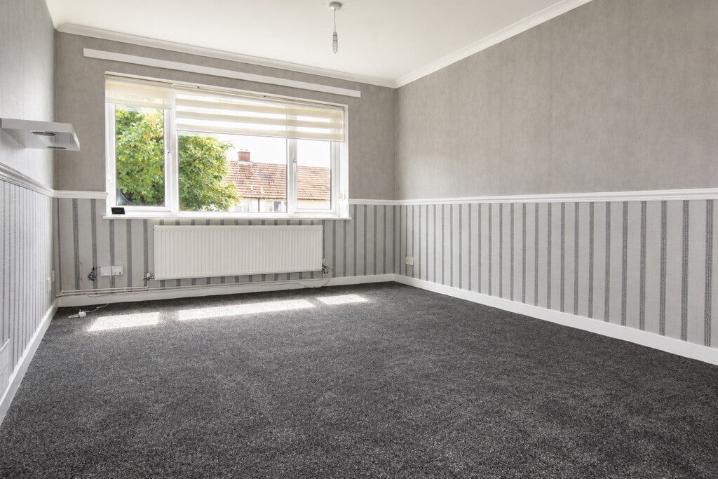 Flat Roselands Avenue in Coventry