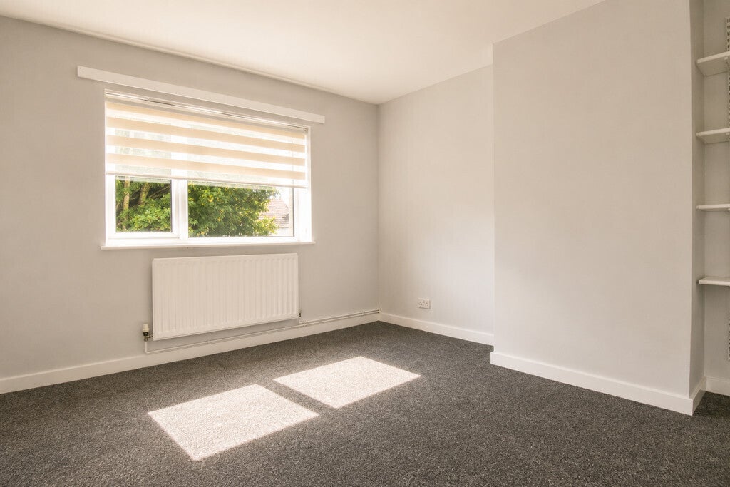 Flat Roselands Avenue in Coventry