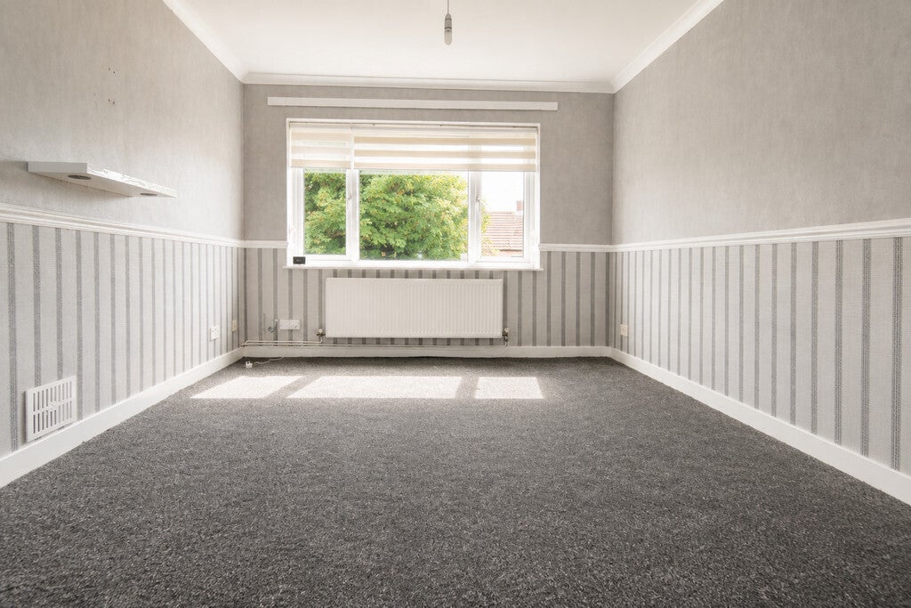 Flat Roselands Avenue in Coventry