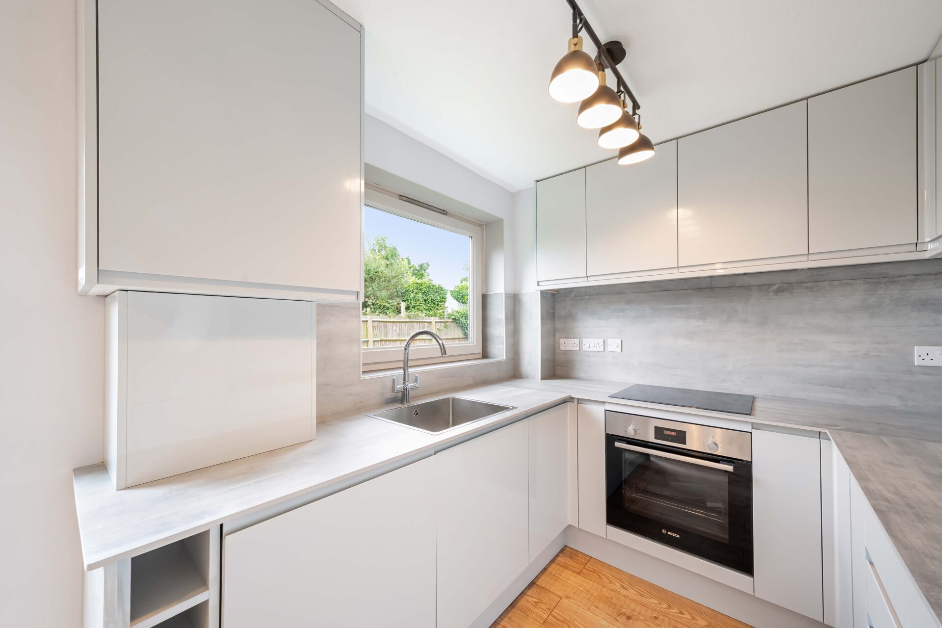 Flat Ewell Road in Greater London