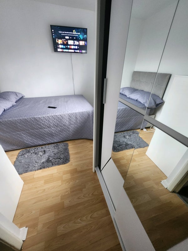 Room Graham Road in Greater London