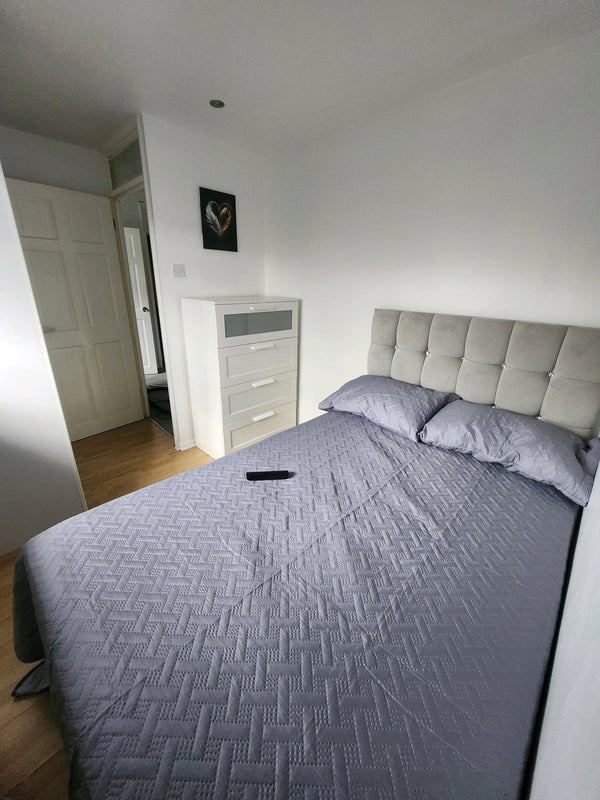 Room Graham Road in Greater London