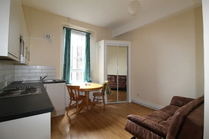 Flat Rosemount Place in Aberdeen City