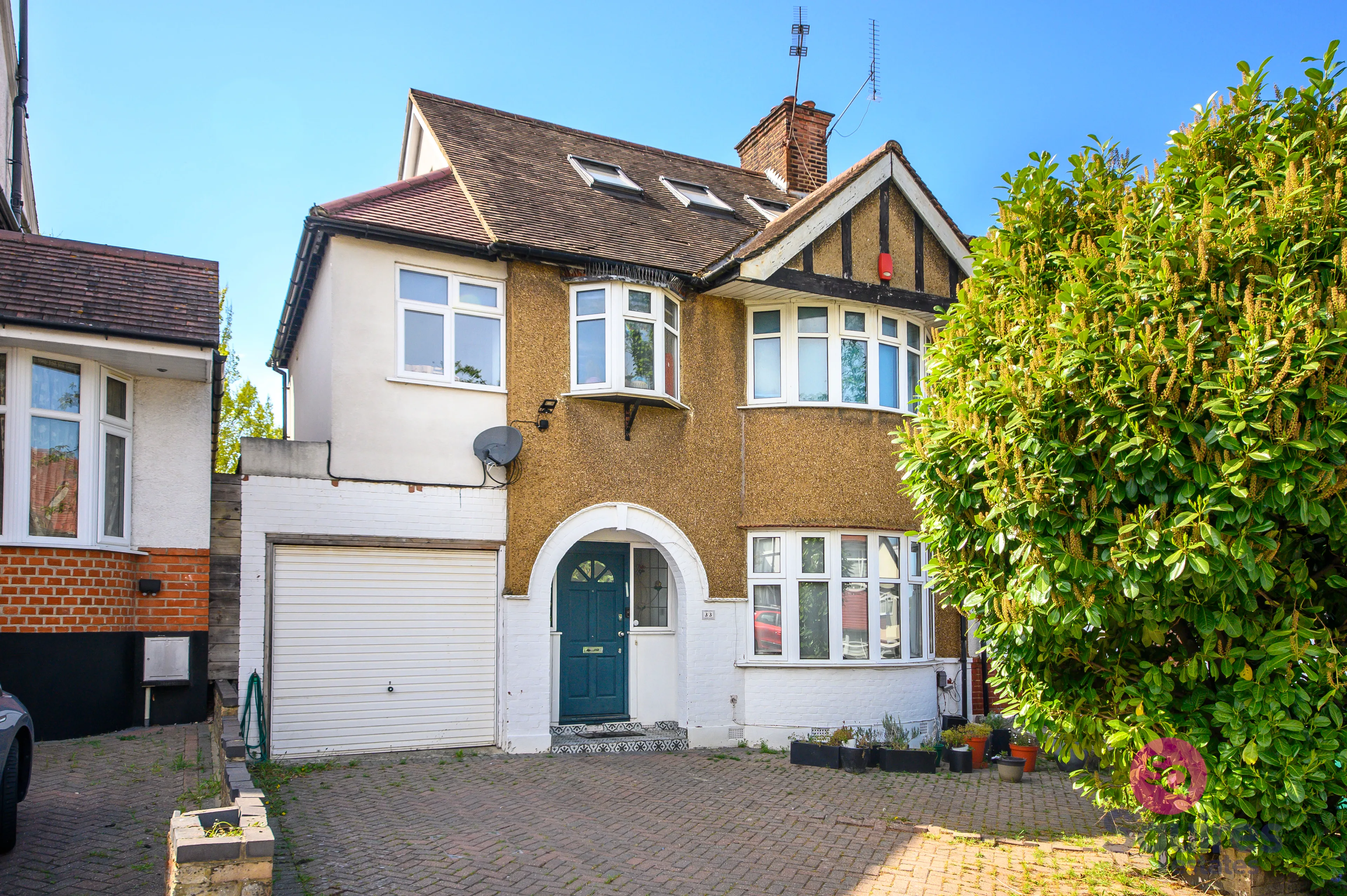 House Rowsley Avenue in Greater London