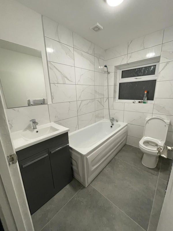 Room St Albans Avenue in Greater London