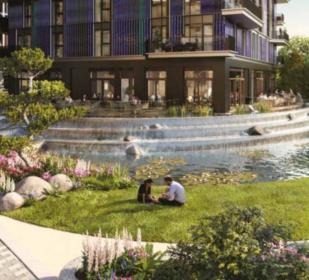Flat Fountain Park Way in Greater London