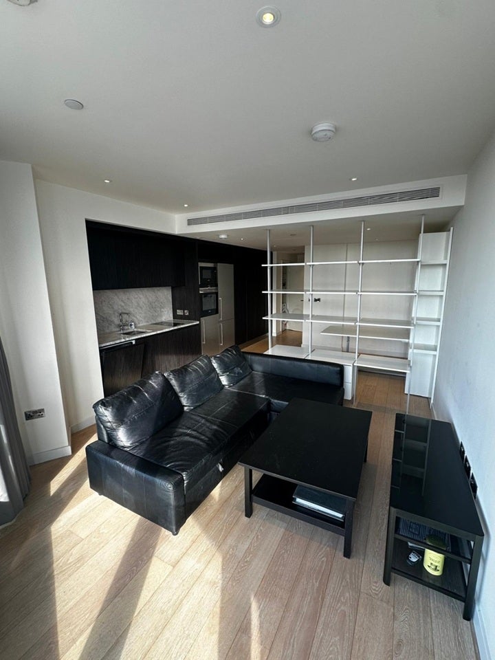 Flat Biscayne Avenue in Greater London