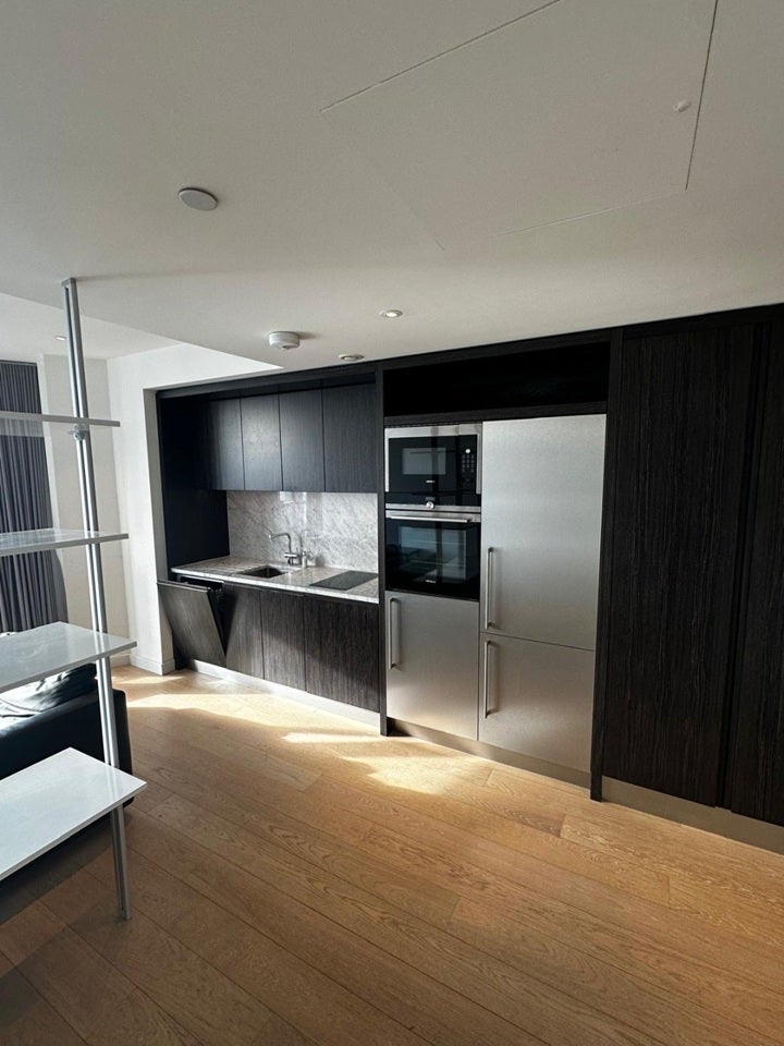 Flat Biscayne Avenue in Greater London