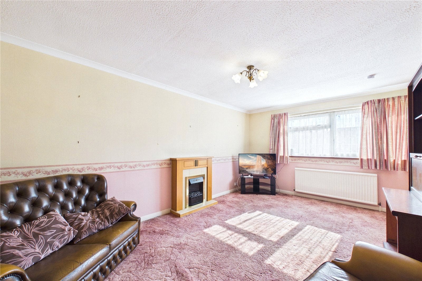 Flat Lower Elmstone Drive in Reading