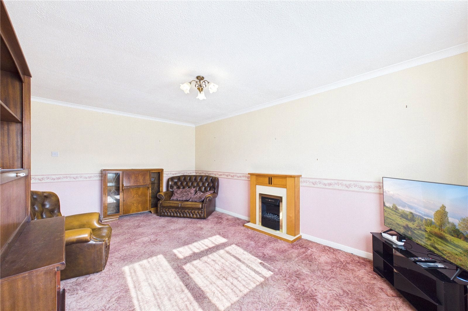 Flat Lower Elmstone Drive in Reading