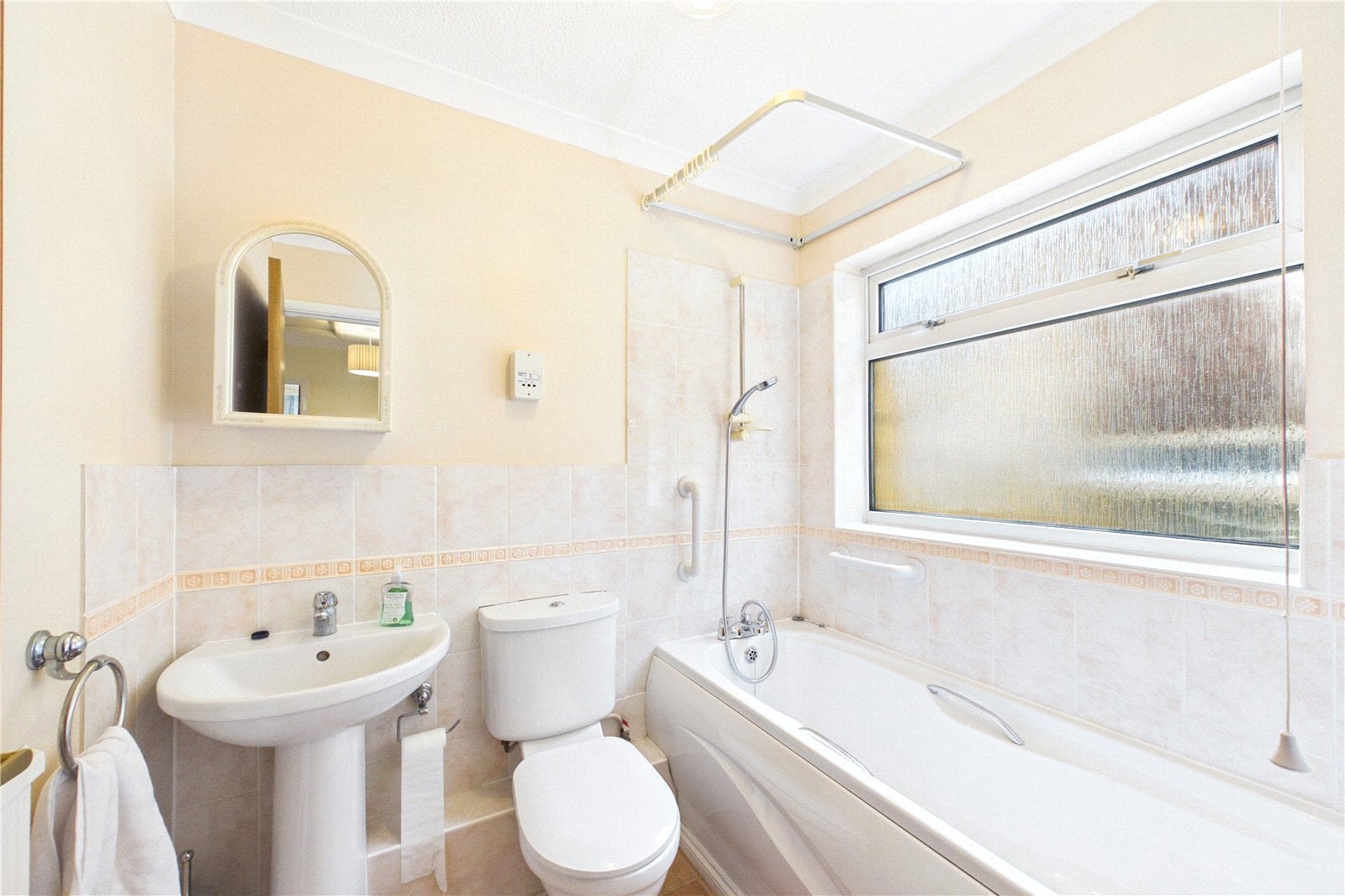 Flat Lower Elmstone Drive in Reading