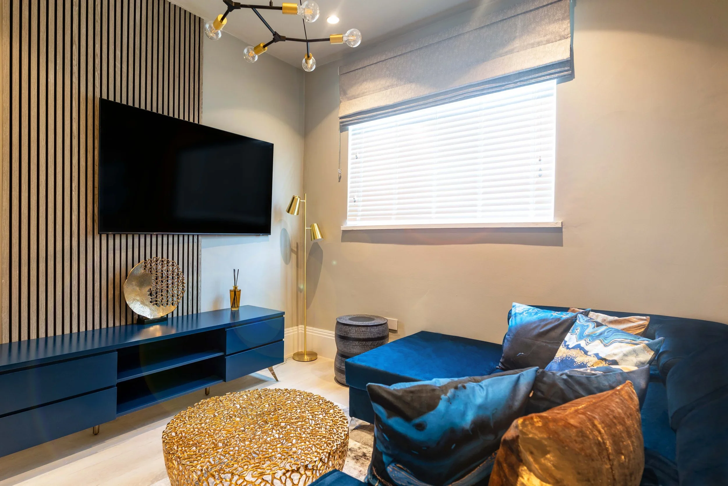 Flat Bath Road in Greater London