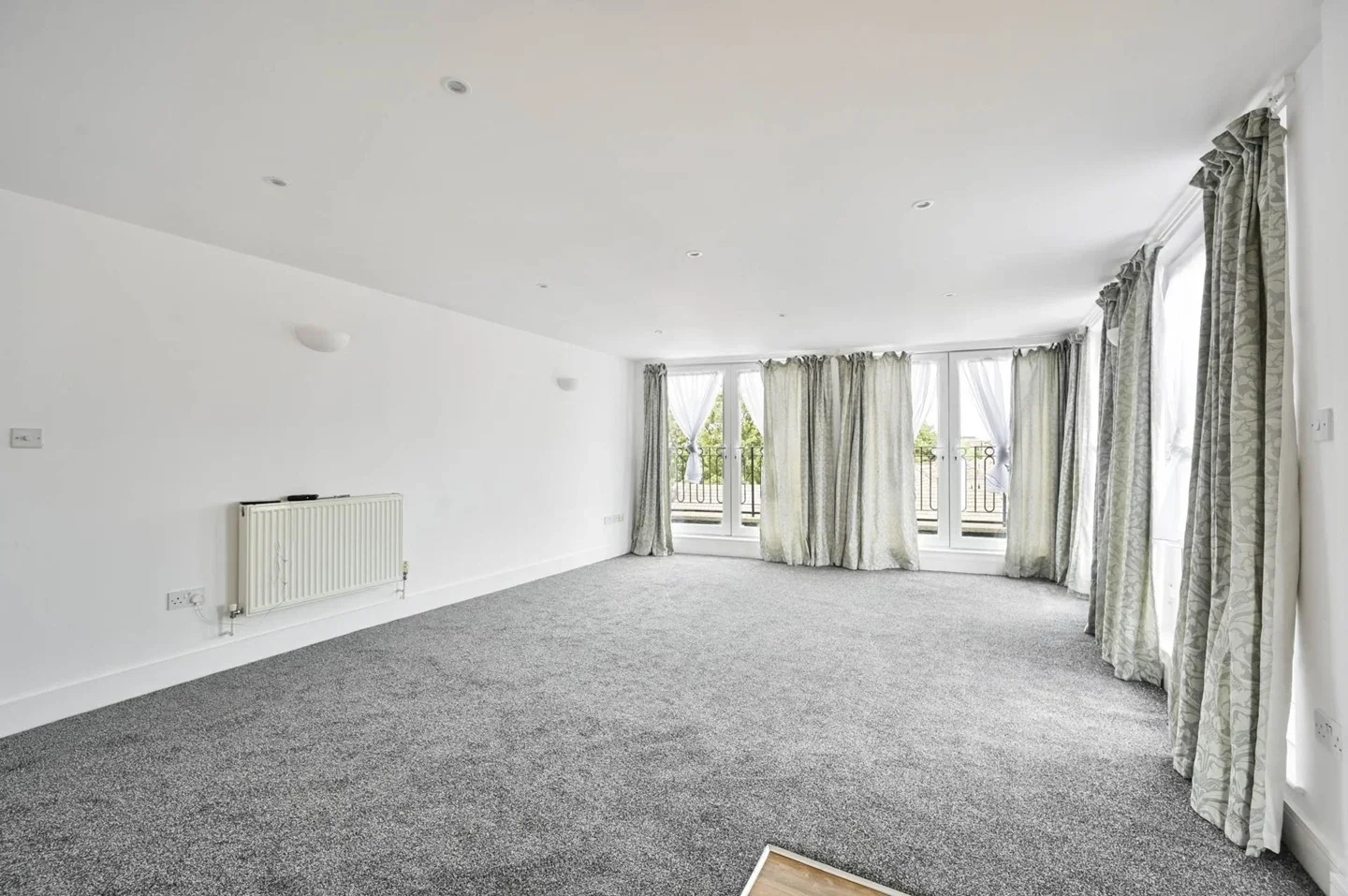Flat Robinson Road in Greater London