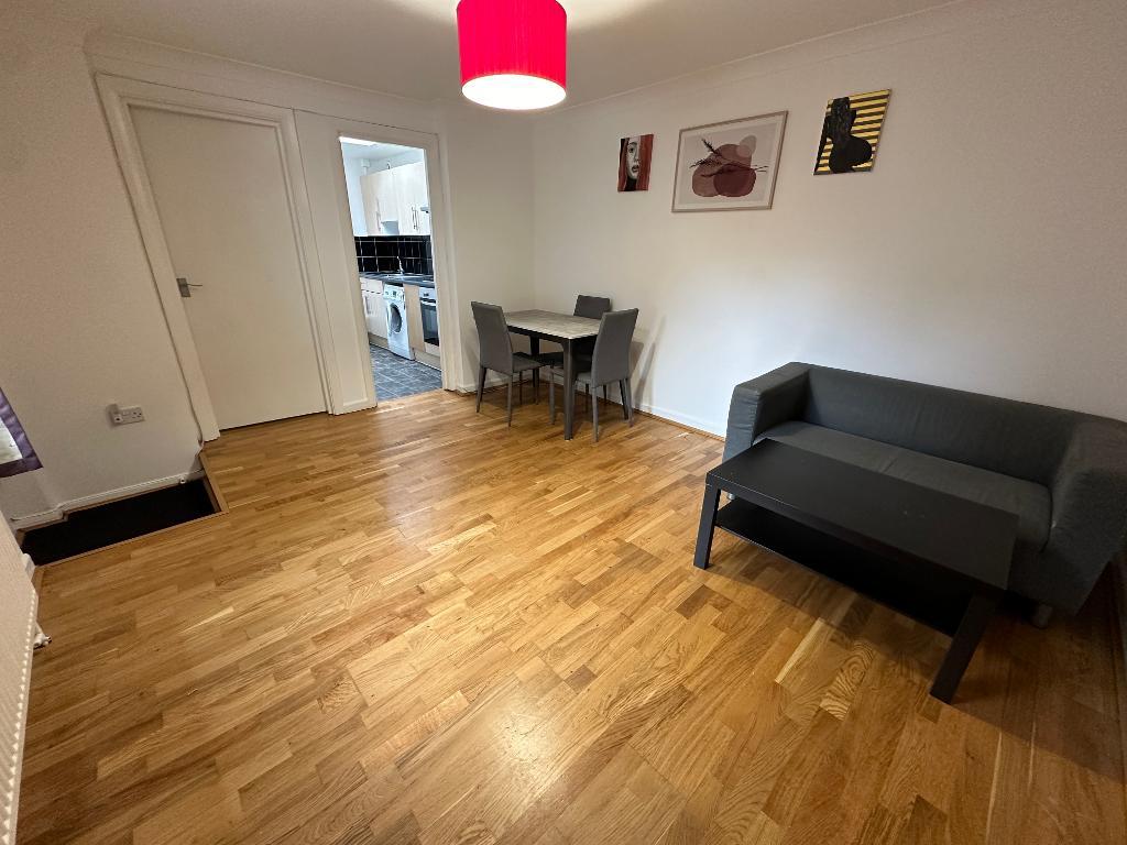 Flat Uxbridge Road in Greater London