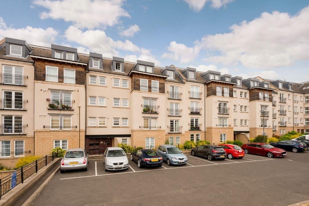 Flat Powderhall Road in City of Edinburgh
