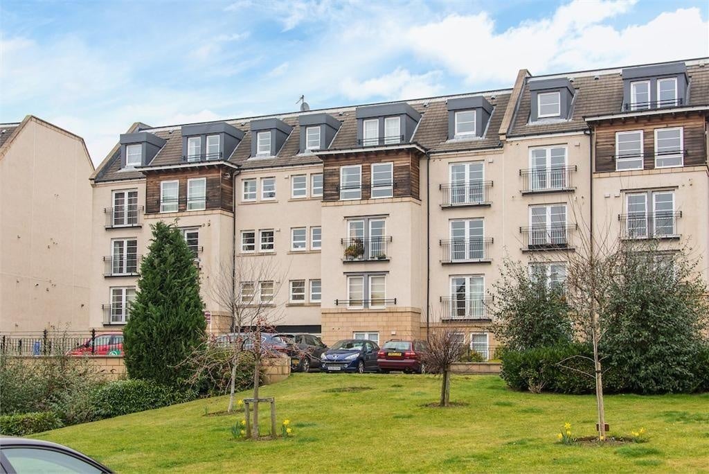 Flat Powderhall Road in City of Edinburgh