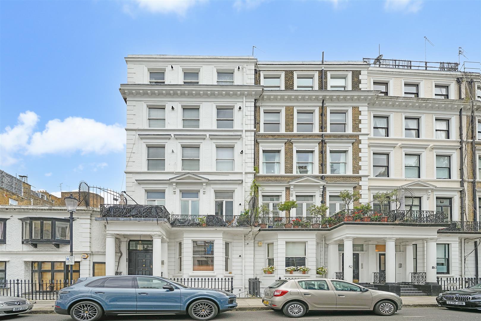 Flat Gaspar Close in Greater London