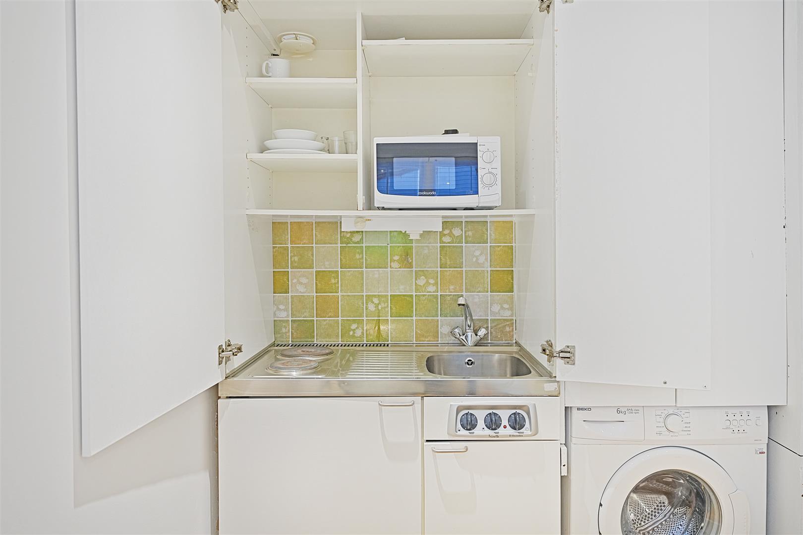 Flat Gaspar Close in Greater London