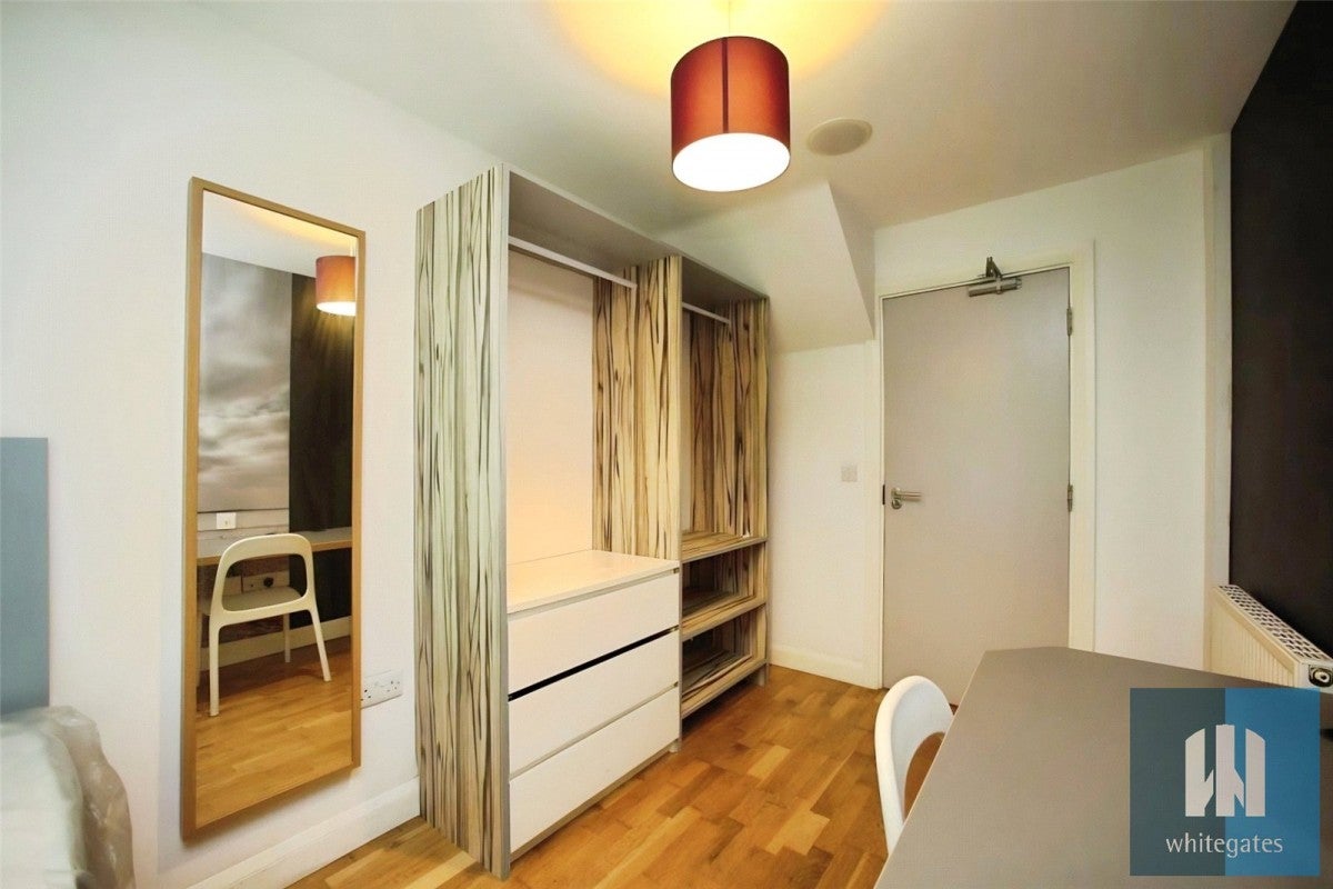 Room Whitegate Road in Kirklees