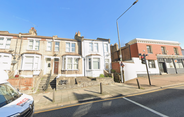 Flat Plumstead Common Road in Greater London