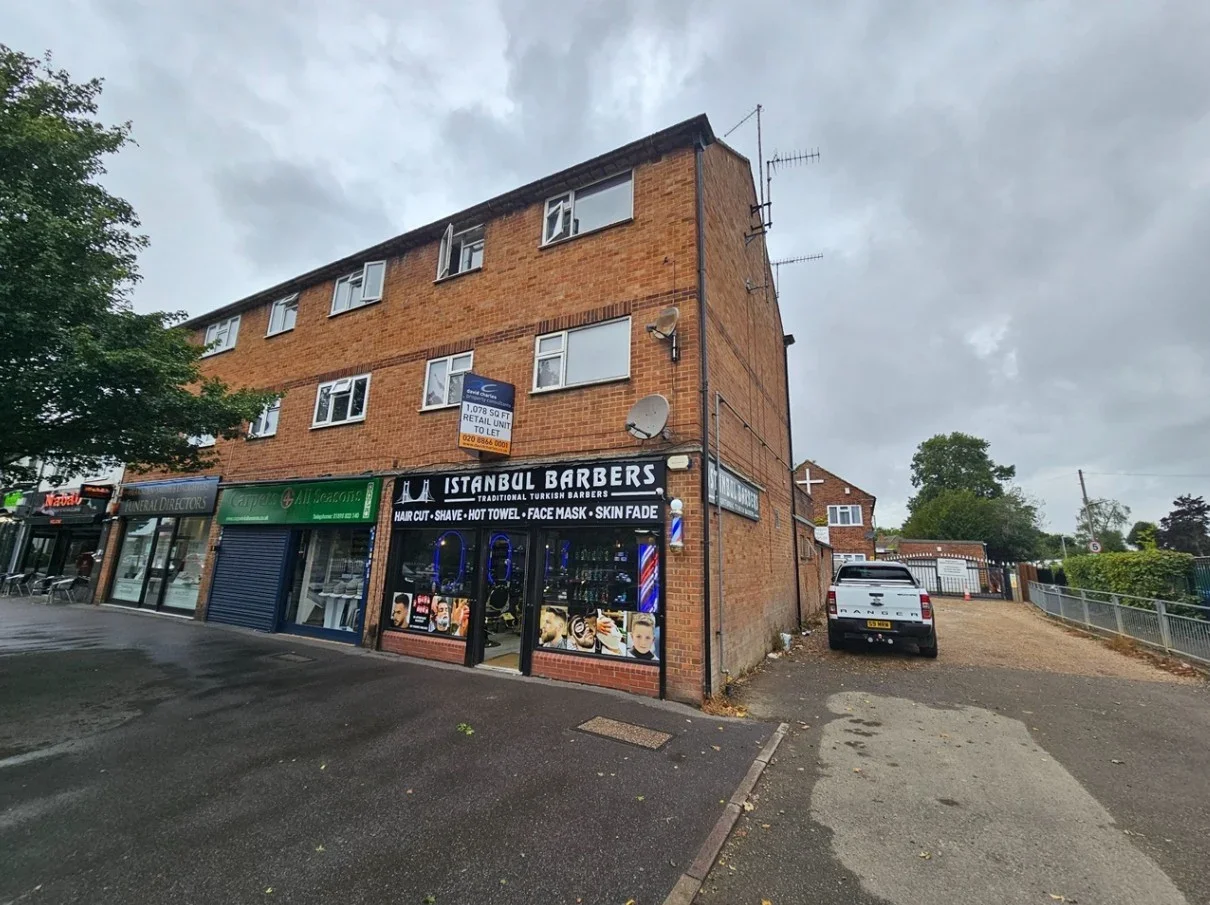 Flat High Street in Greater London