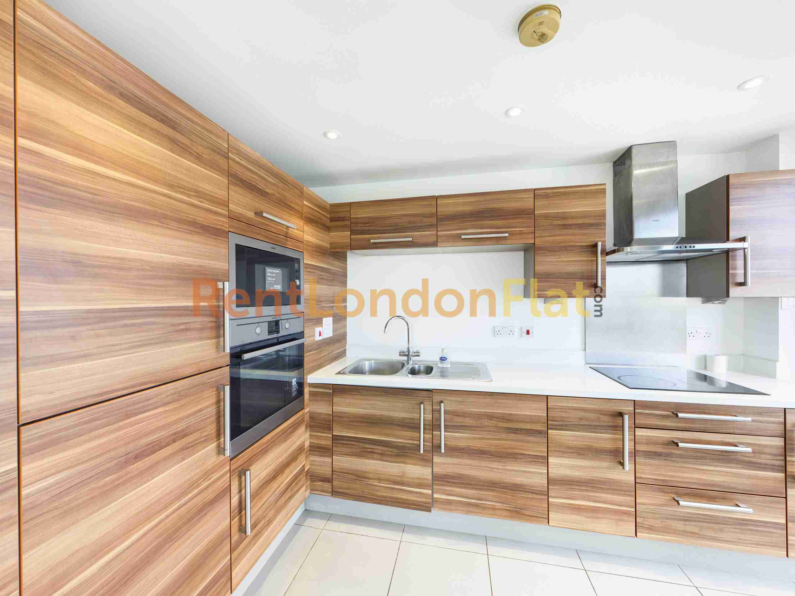 Flat Ben Jonson Road in Greater London