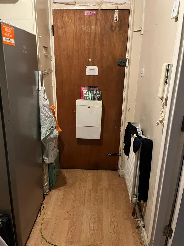 Room Sanctuary Street in Greater London