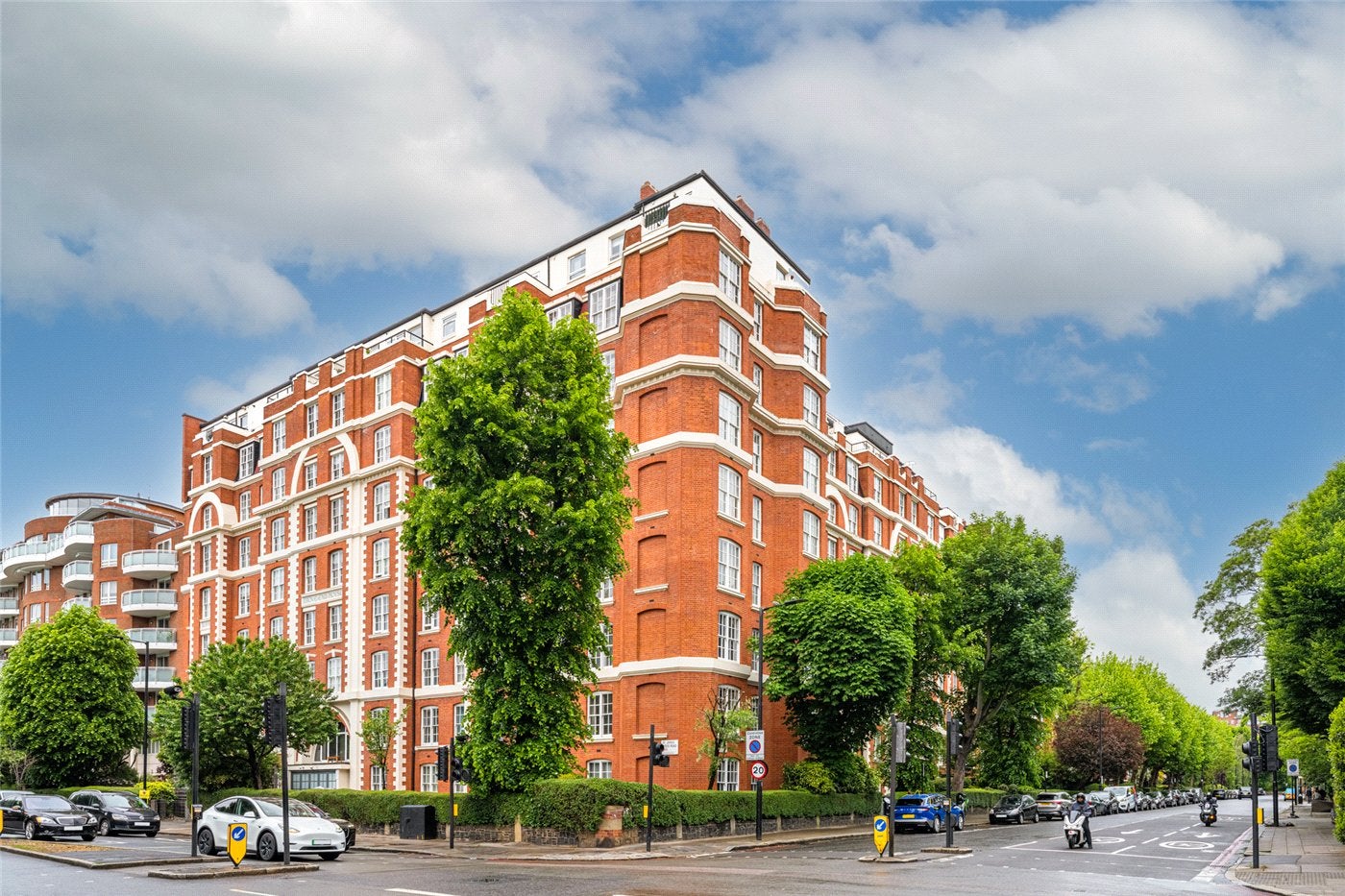 Flat Grove End Road in City of Westminster