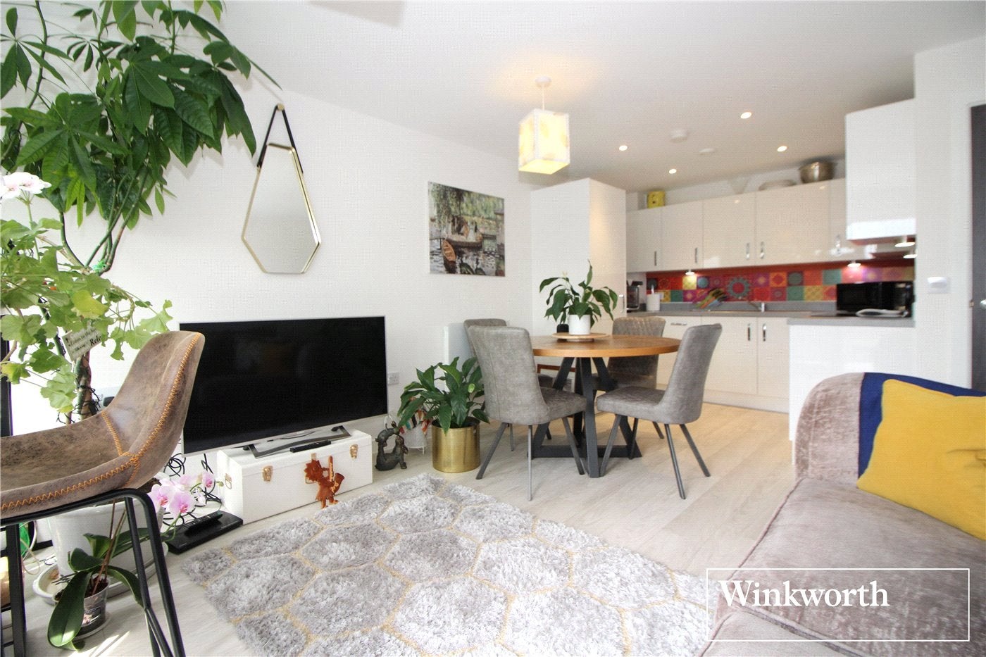 Flat Holmesley Road in Hertsmere