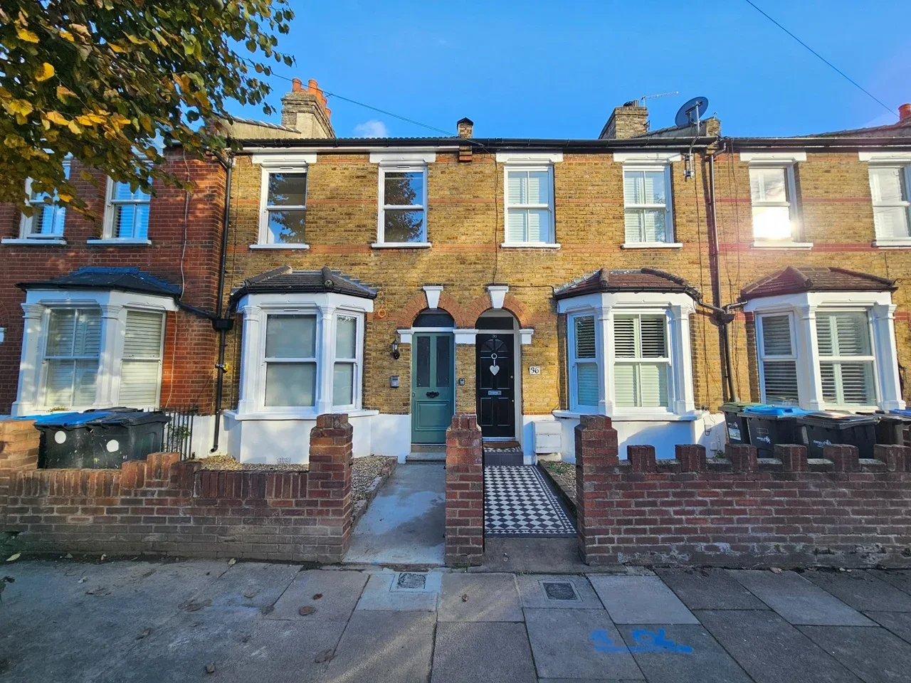 Flat Clive Road in Greater London
