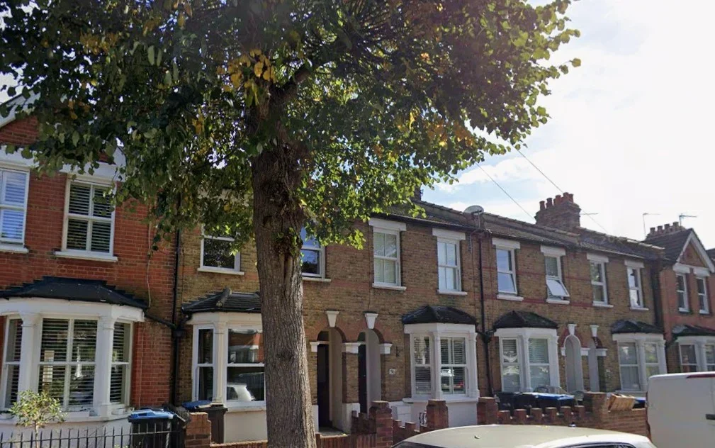 Flat Clive Road in Greater London