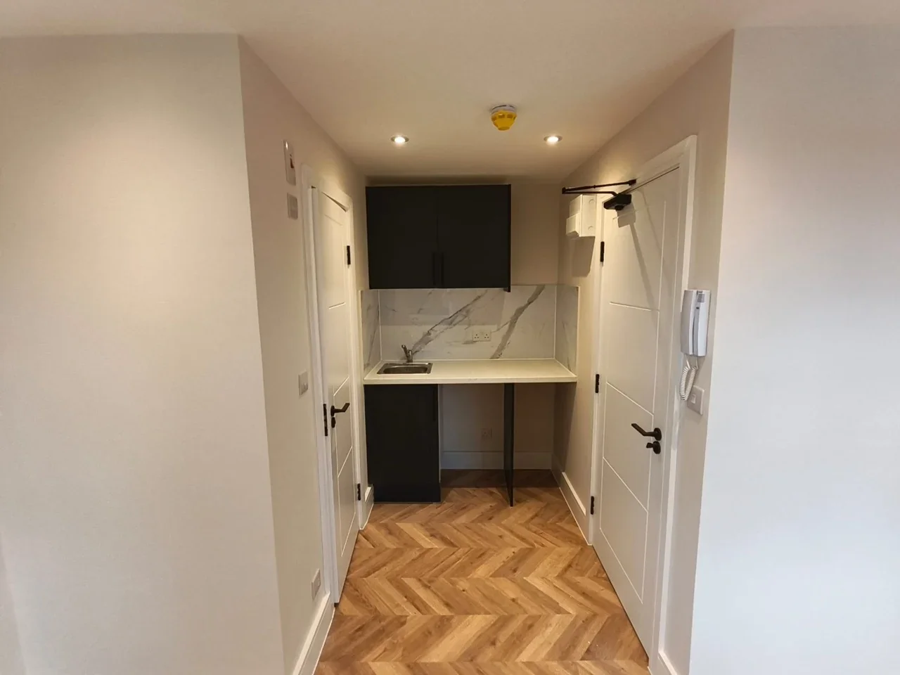 Flat Clive Road in Greater London