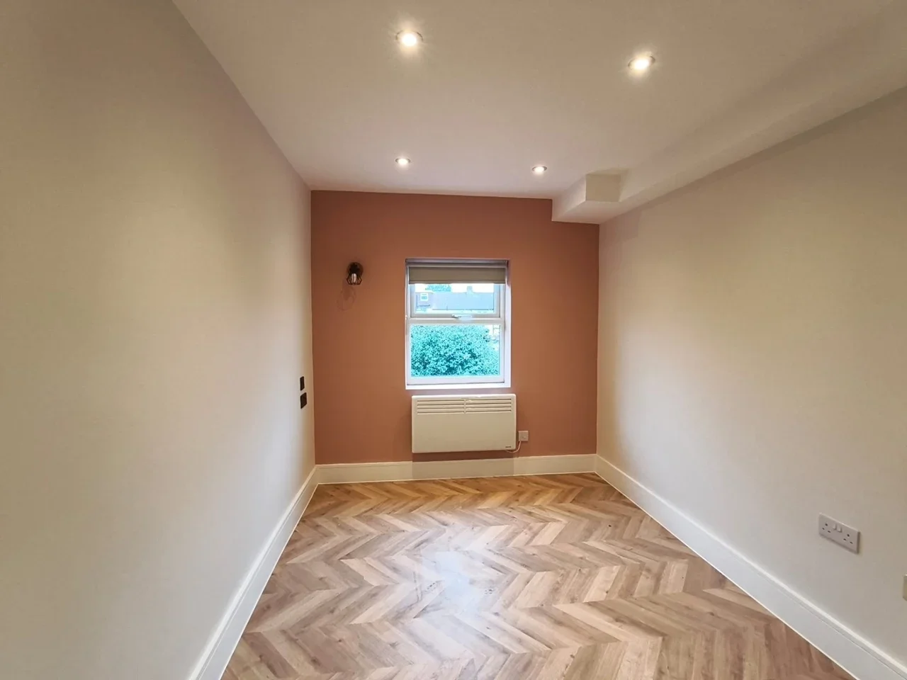Flat Clive Road in Greater London