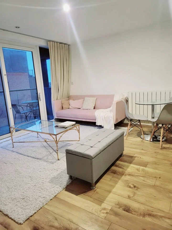 Flat Meadowside in Greater London