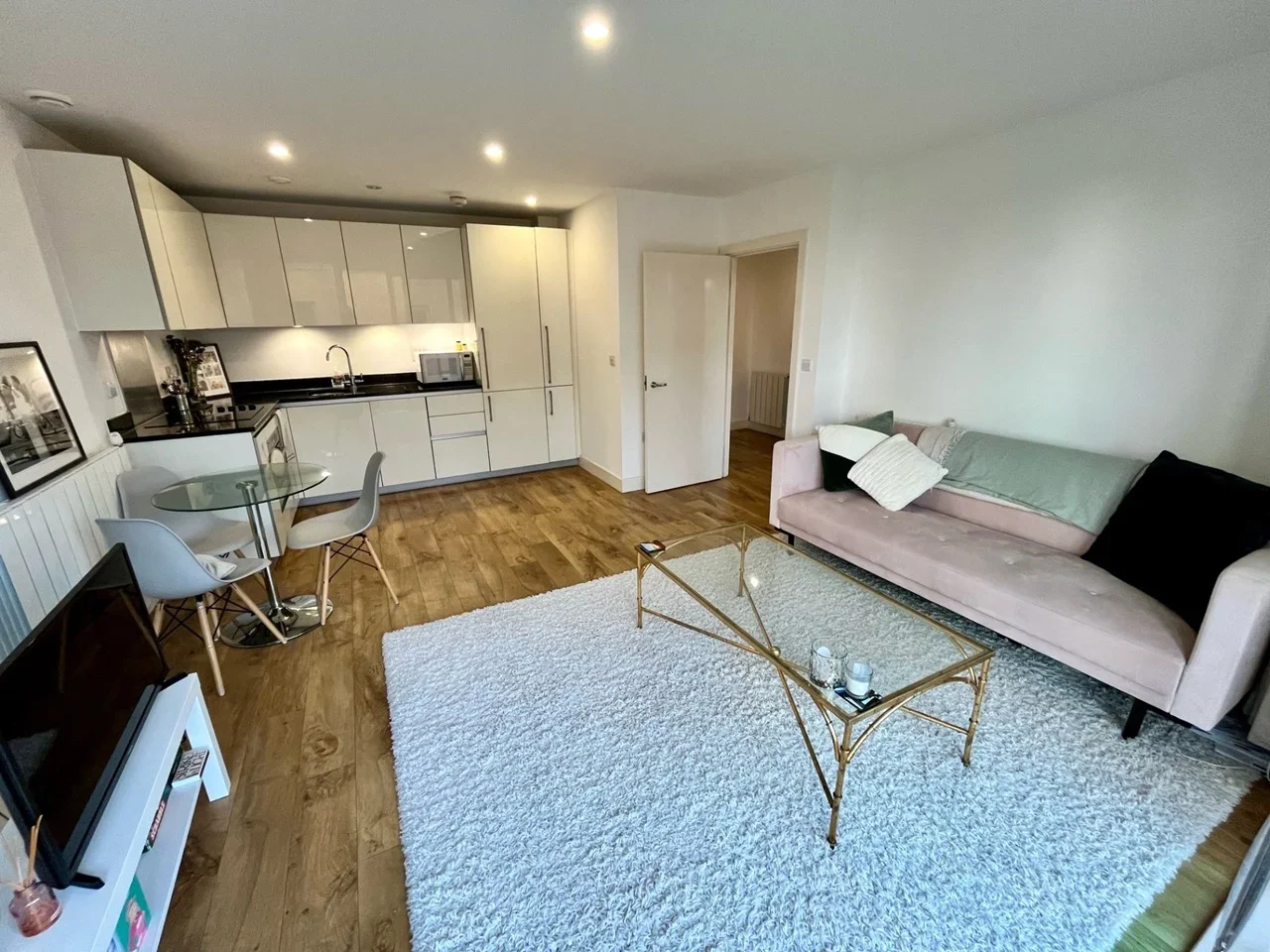 Flat Meadowside in Greater London
