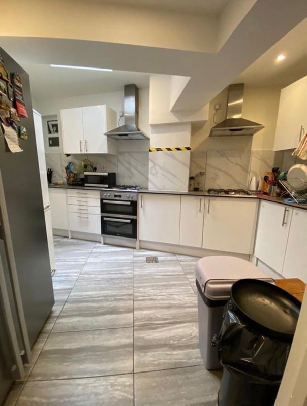 Room Goldsmith Road in Greater London