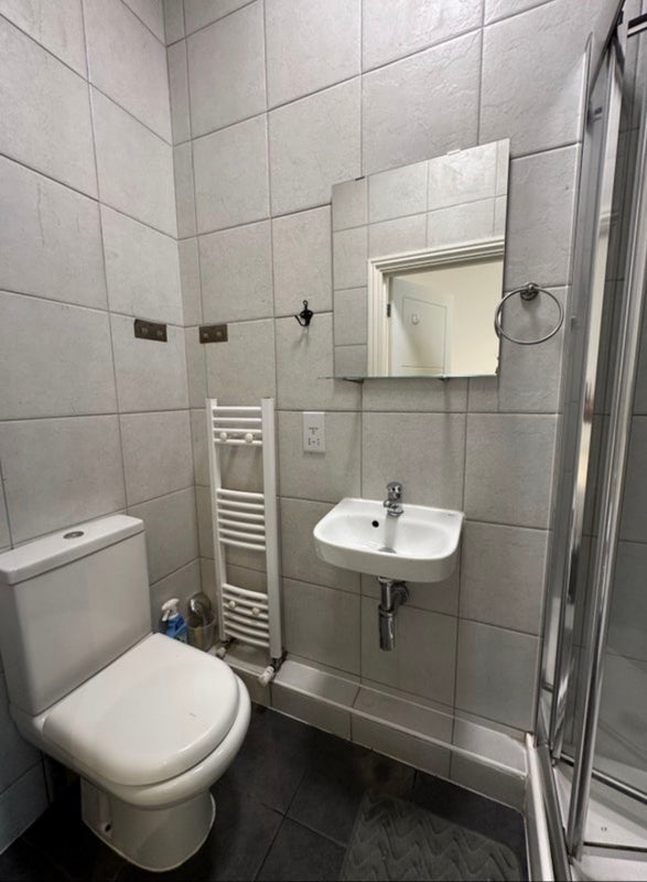 Room Goldsmith Road in Greater London