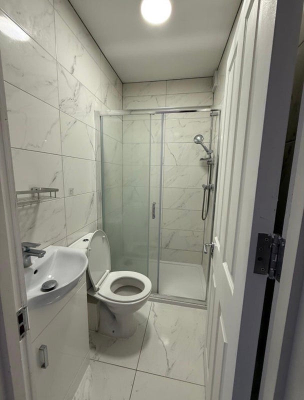 Room Goldsmith Road in Greater London